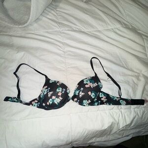 Victoria’s Secret T-shirt bra